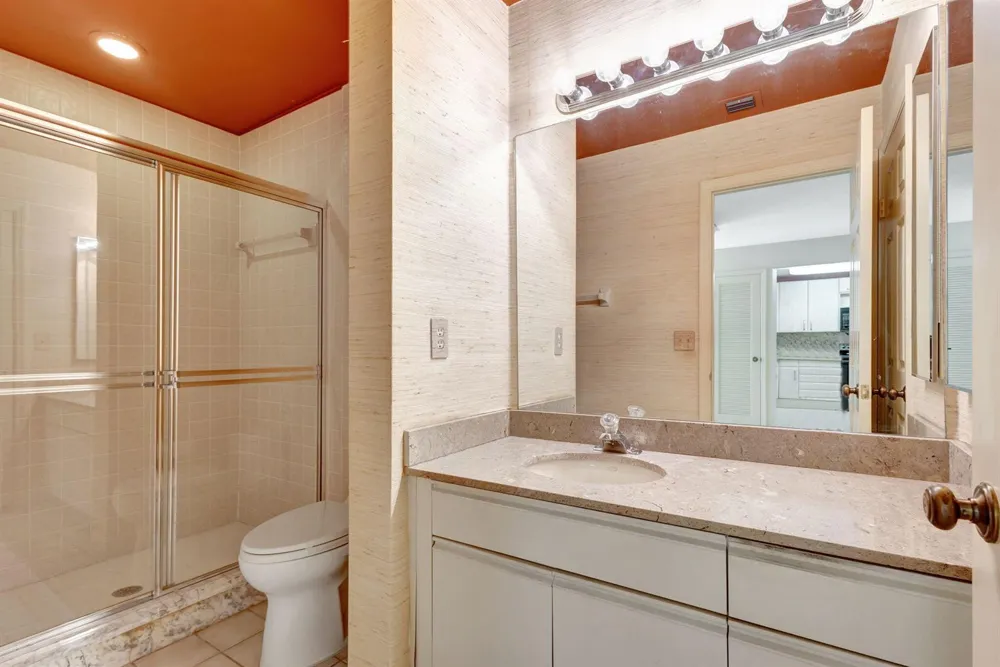 527 Prestwick Circle Palm Beach Gardens, FL 33418