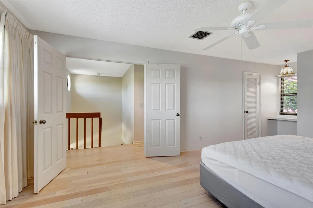 527 Prestwick Circle Palm Beach Gardens, FL 33418