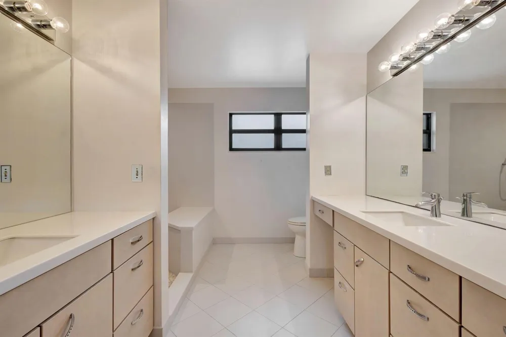 527 Prestwick Circle Palm Beach Gardens, FL 33418