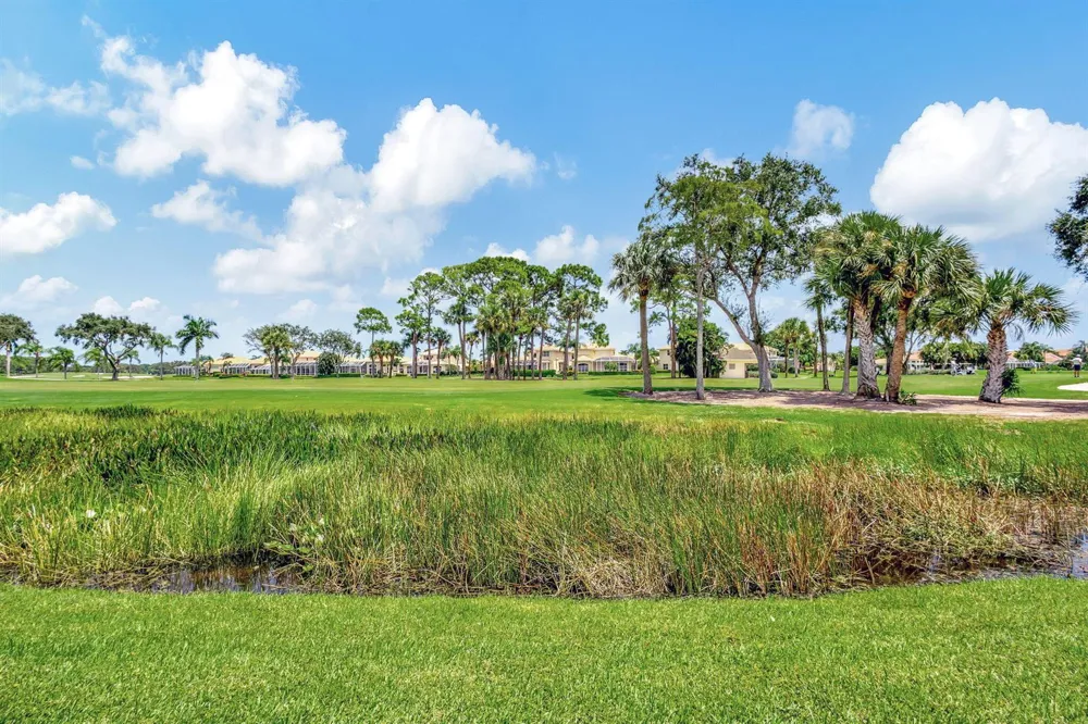 527 Prestwick Circle Palm Beach Gardens, FL 33418