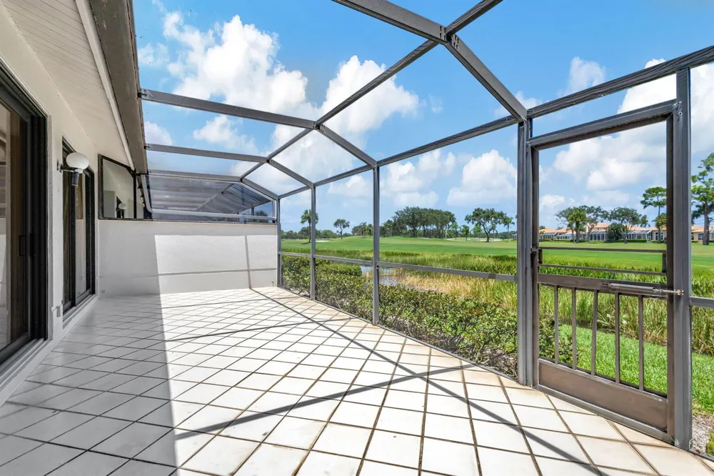 527 Prestwick Circle Palm Beach Gardens, FL 33418