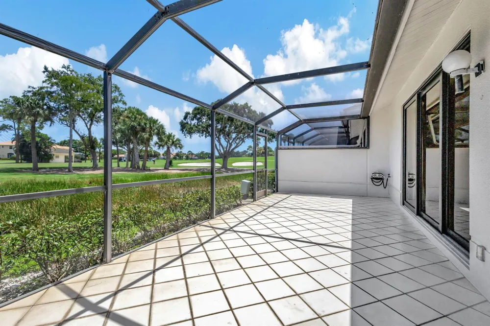 527 Prestwick Circle Palm Beach Gardens, FL 33418