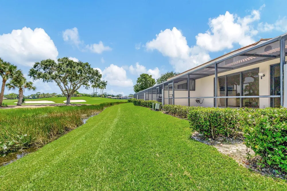 527 Prestwick Circle Palm Beach Gardens, FL 33418