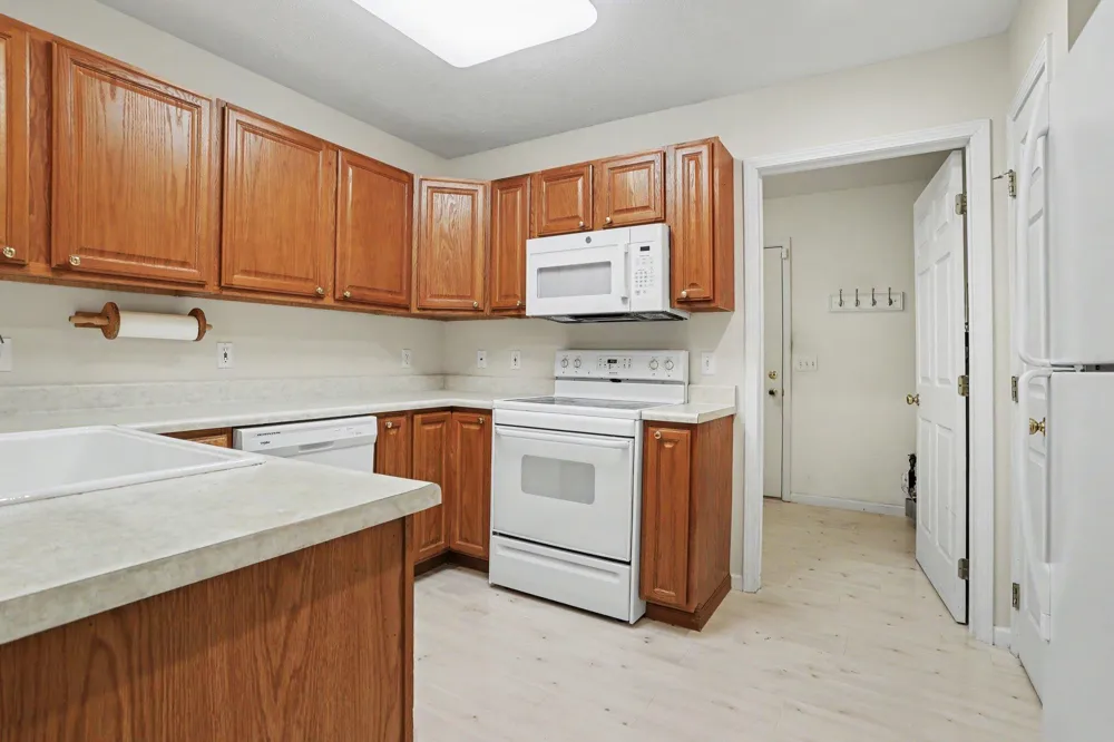 198 Ashton Lake Drive Battle Creek, MI 49015