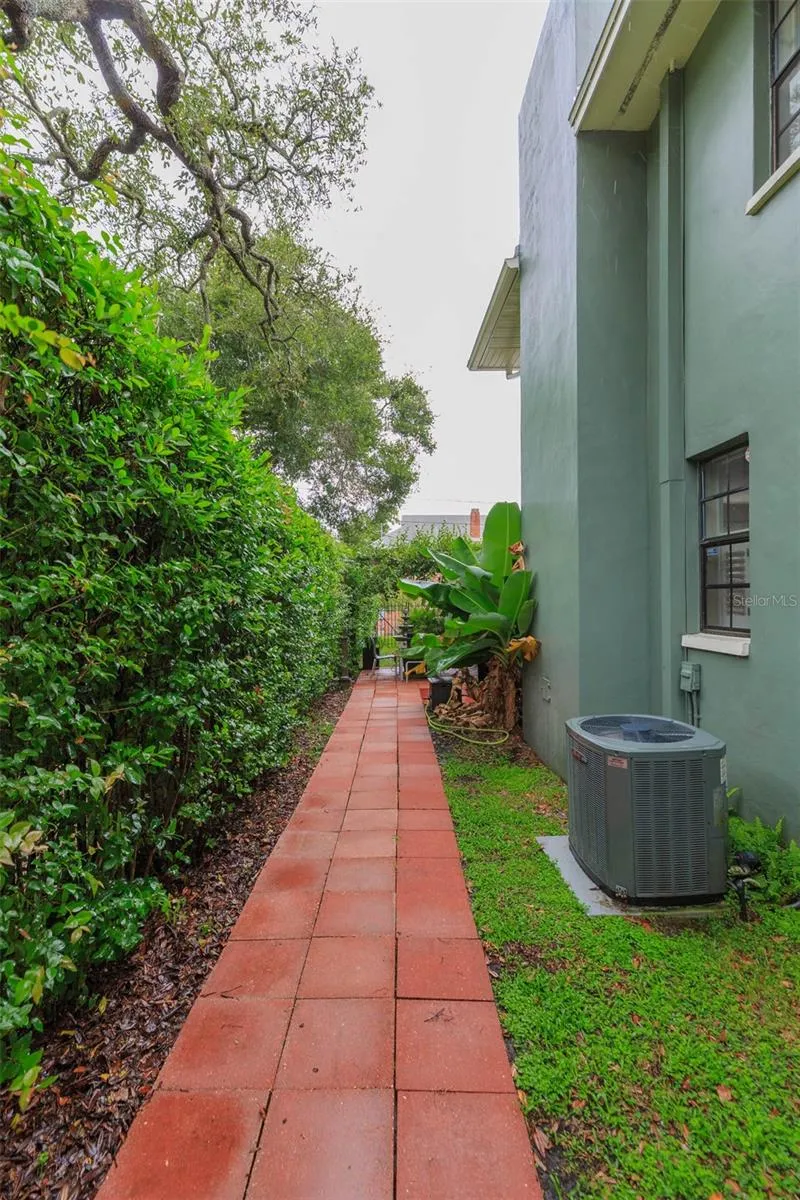 702 W BAY STREET #A Tampa, FL 33606