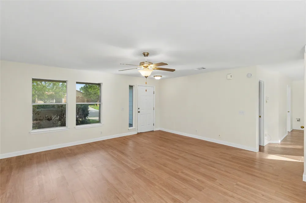 172 Discovery Kyle, TX 78640