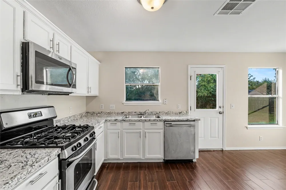 172 Discovery Kyle, TX 78640