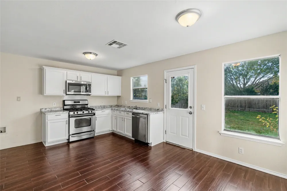 172 Discovery Kyle, TX 78640
