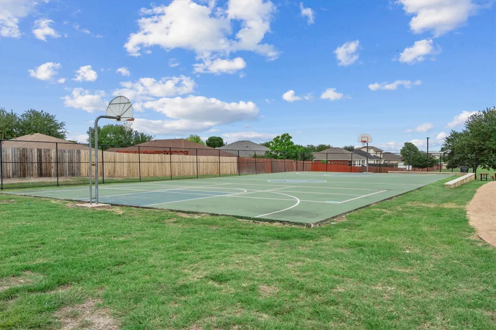 172 Discovery Kyle, TX 78640