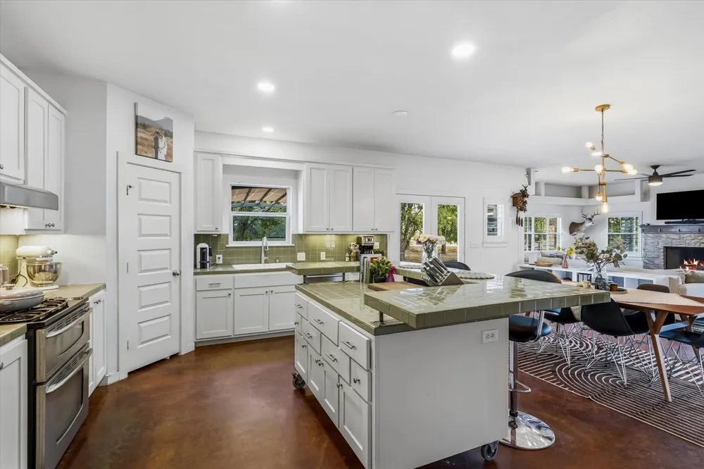 8252 Money Lane Fort Worth, TX 76126