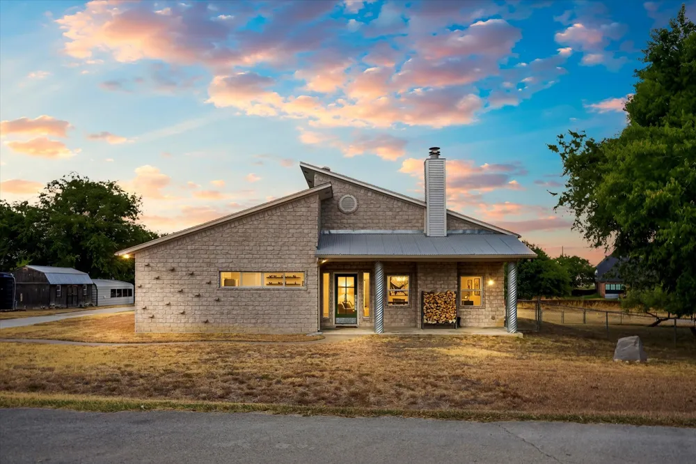 8252 Money Lane Fort Worth, TX 76126
