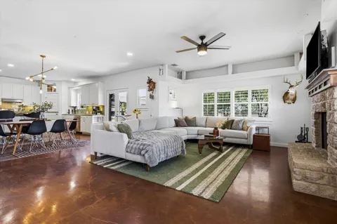 8252 Money Lane