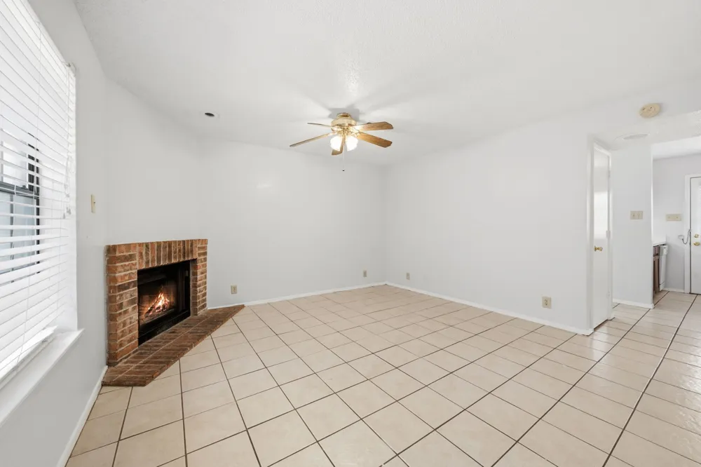 929 W Hickory Street #A10 Denton, TX 76201