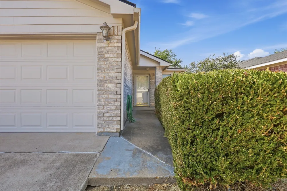 10616 Shadywood Drive Fort Worth, TX 76140