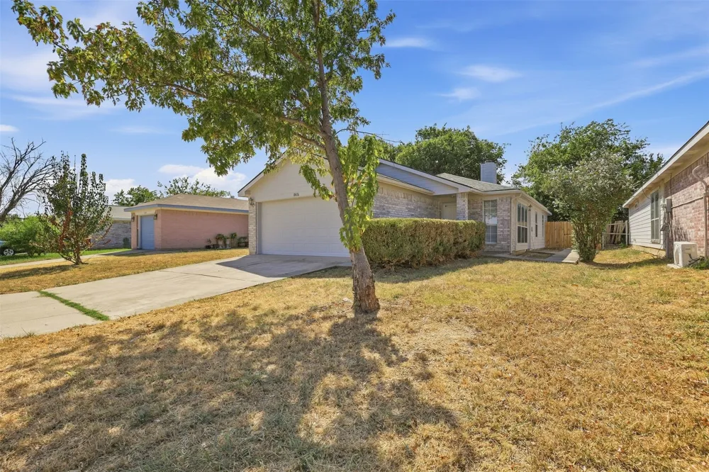 10616 Shadywood Drive Fort Worth, TX 76140