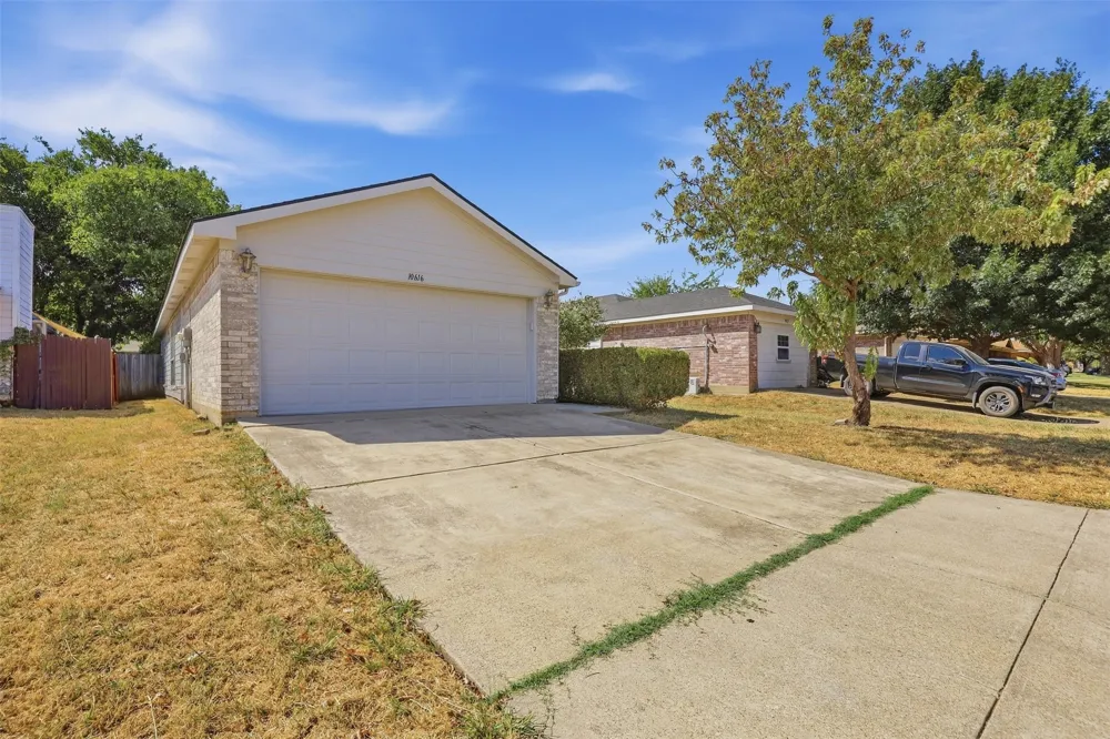 10616 Shadywood Drive Fort Worth, TX 76140