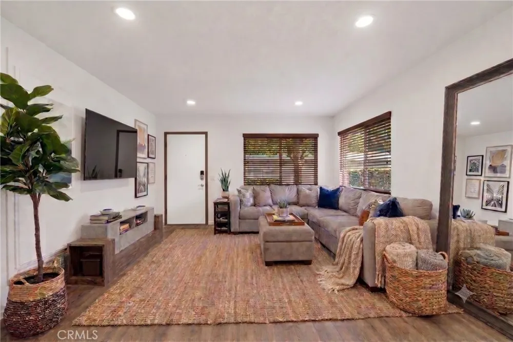 1346 E Hillcrest #40 Thousand Oaks, CA 91362