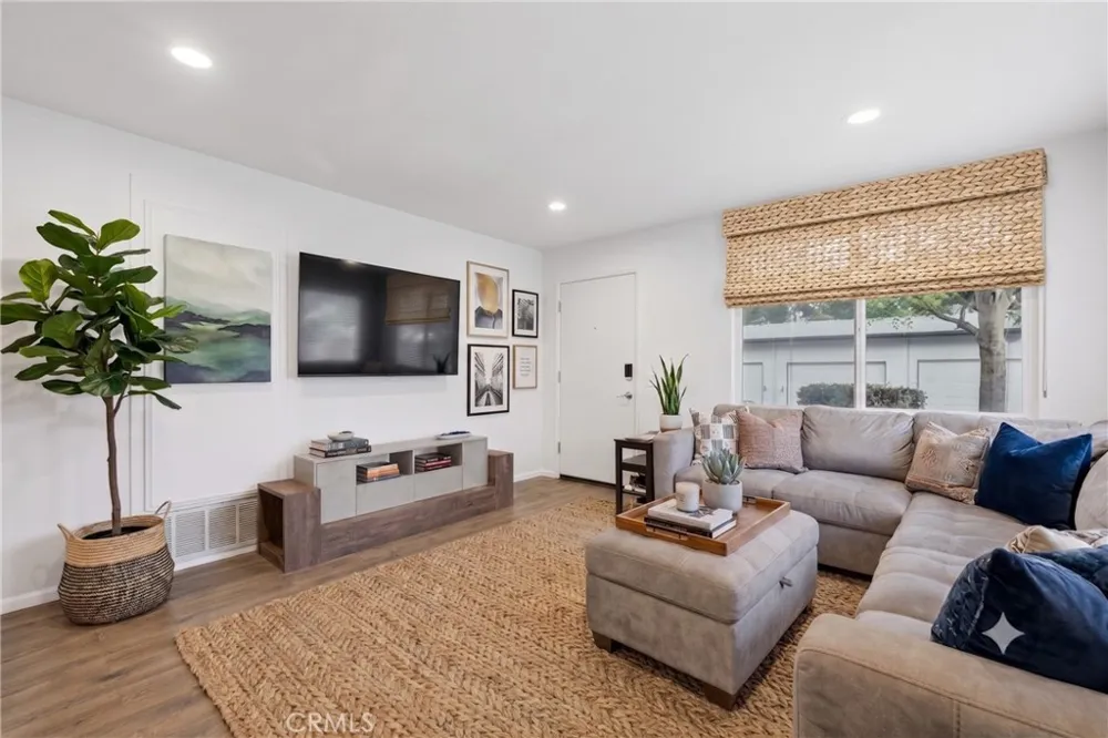 1346 E Hillcrest #40 Thousand Oaks, CA 91362