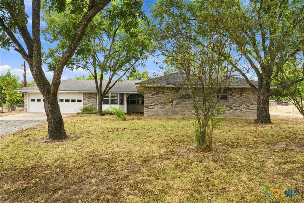 484 Thompson Road Troy, TX 76579