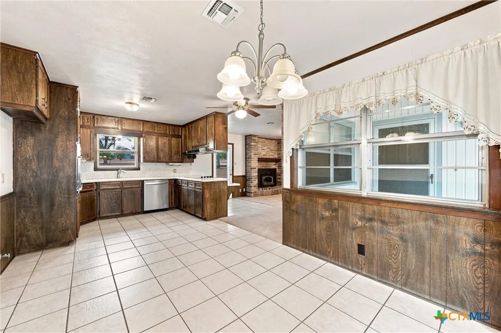 484 Thompson Road Troy, TX 76579