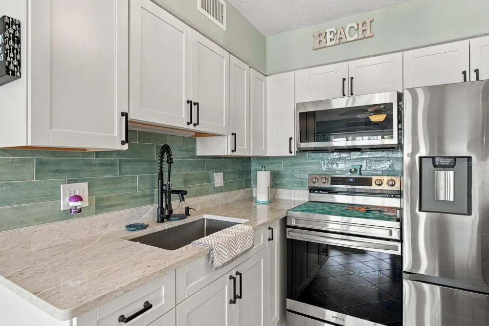 593 WESTWINDS DRIVE #593 Palm Harbor, FL 34683