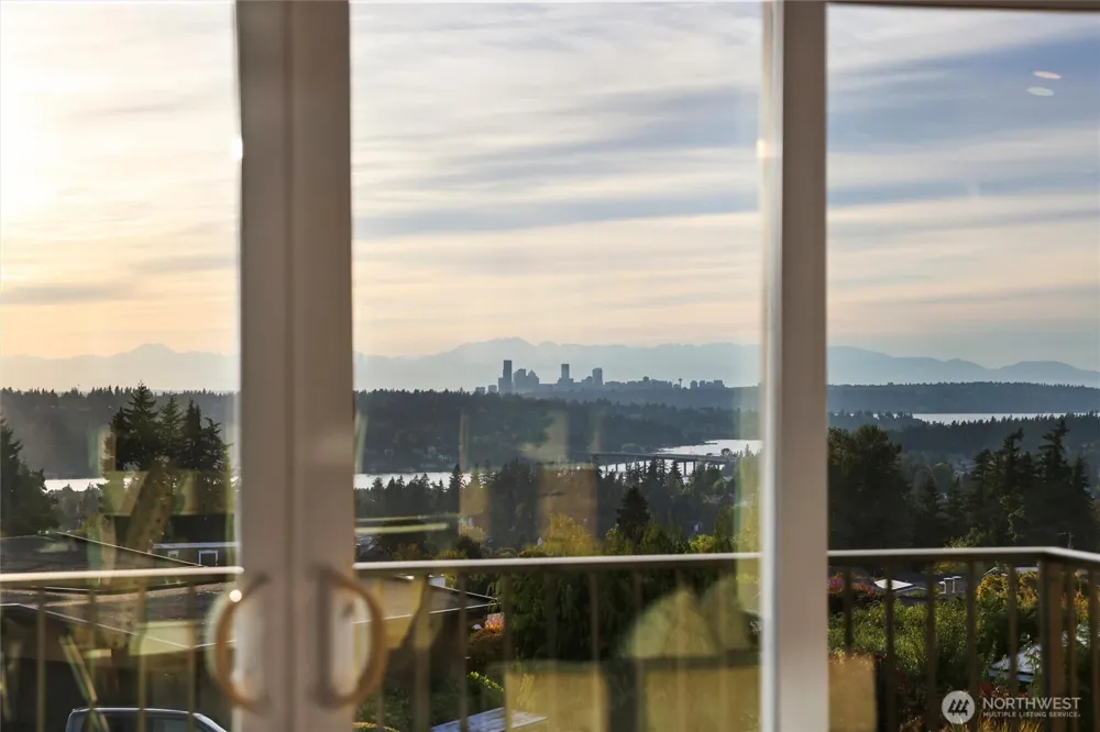 4360 Somerset Boulevard SE Bellevue, WA 98006