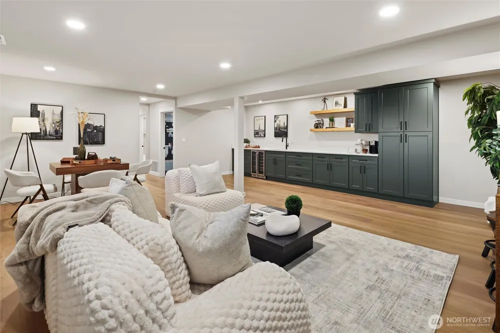 4360 Somerset Boulevard SE Bellevue, WA 98006