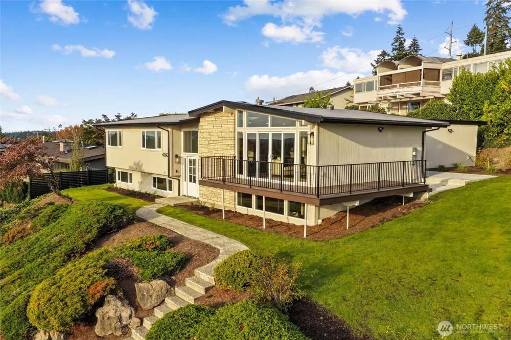 4360 Somerset Boulevard SE Bellevue, WA 98006