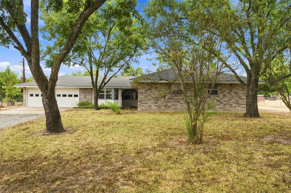 484 Thompson Road Troy, TX 76579