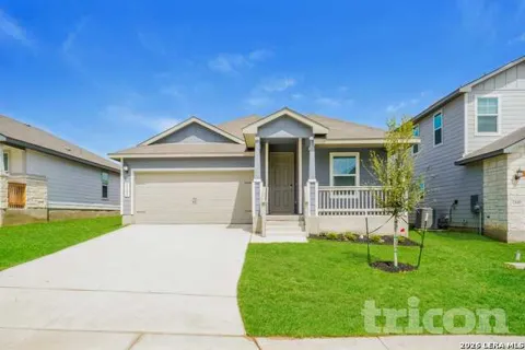 13685 Paxton