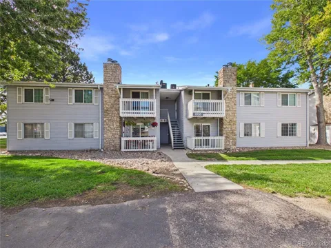 1926 S Vaughn Way #104