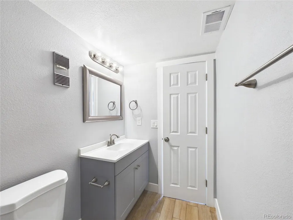 1926 S Vaughn Way #104 Aurora, CO 80014