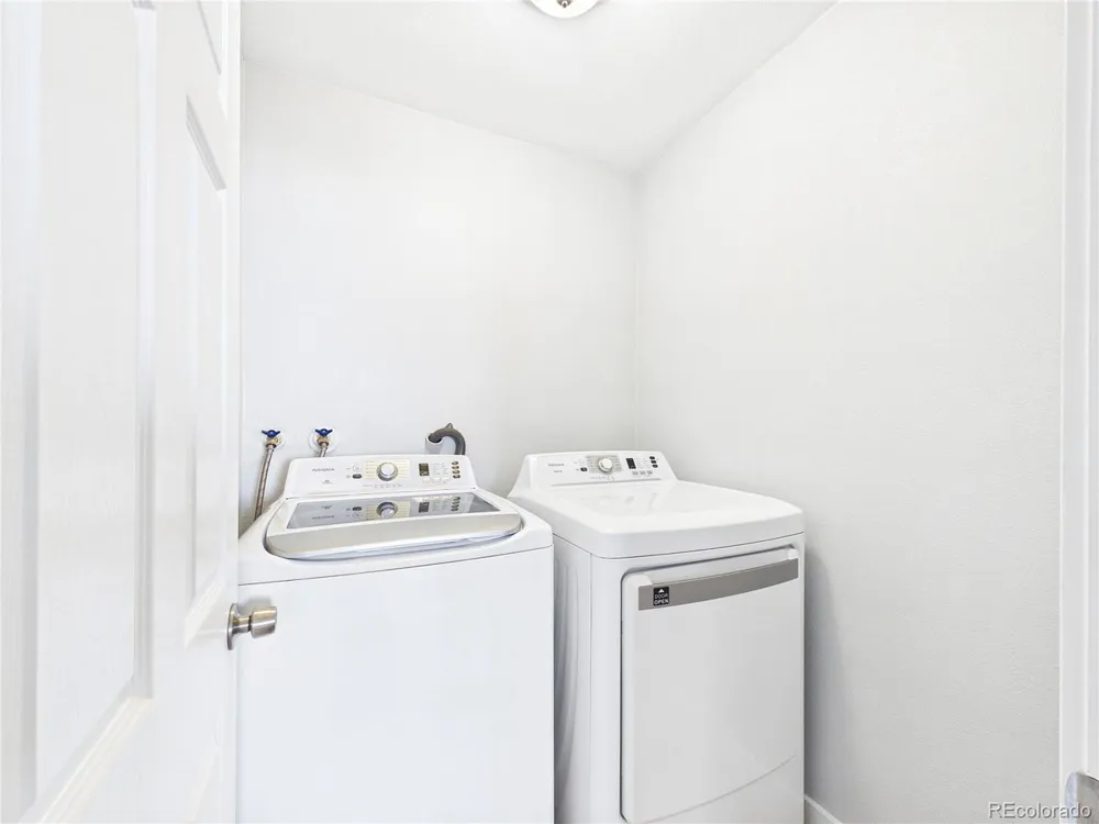 1926 S Vaughn Way #104 Aurora, CO 80014
