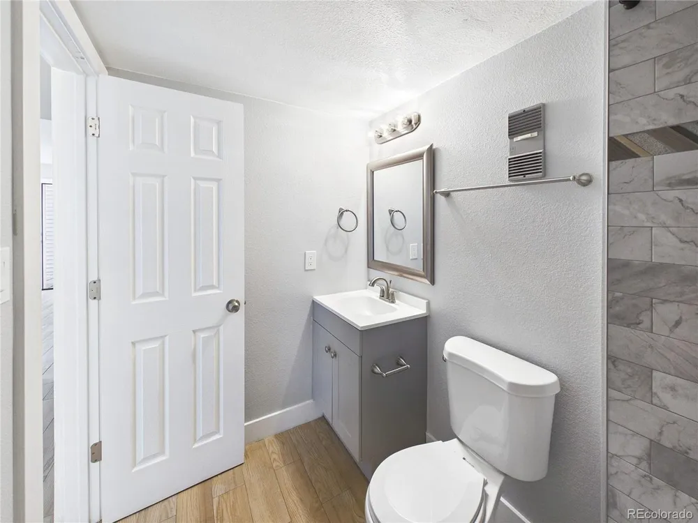 1926 S Vaughn Way #104 Aurora, CO 80014