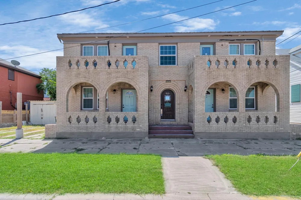 915 8th Street #1 Galveston, TX 77550