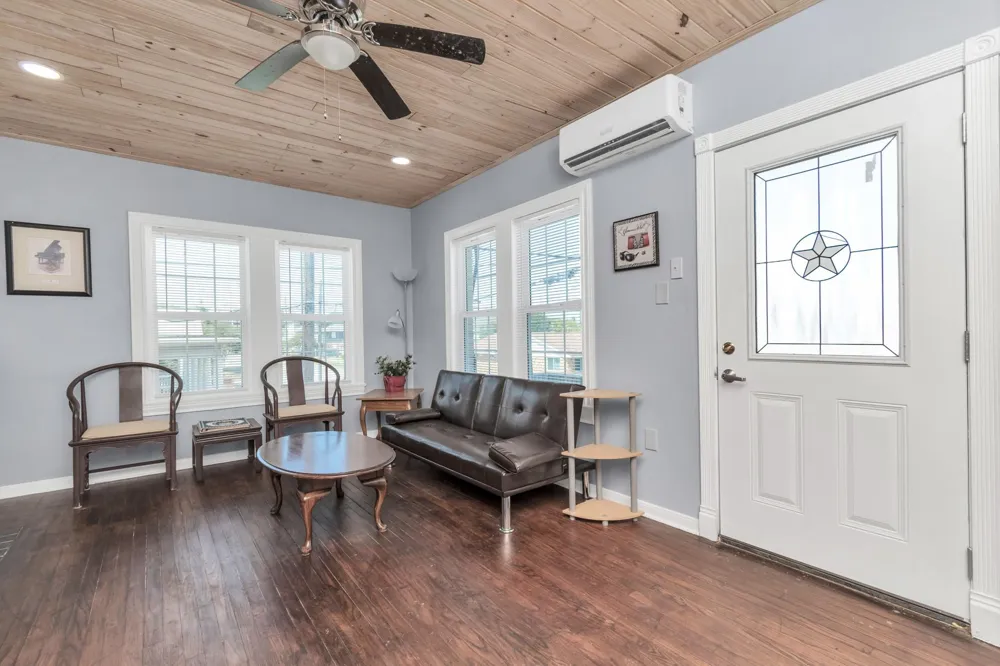 915 8th Street #1 Galveston, TX 77550