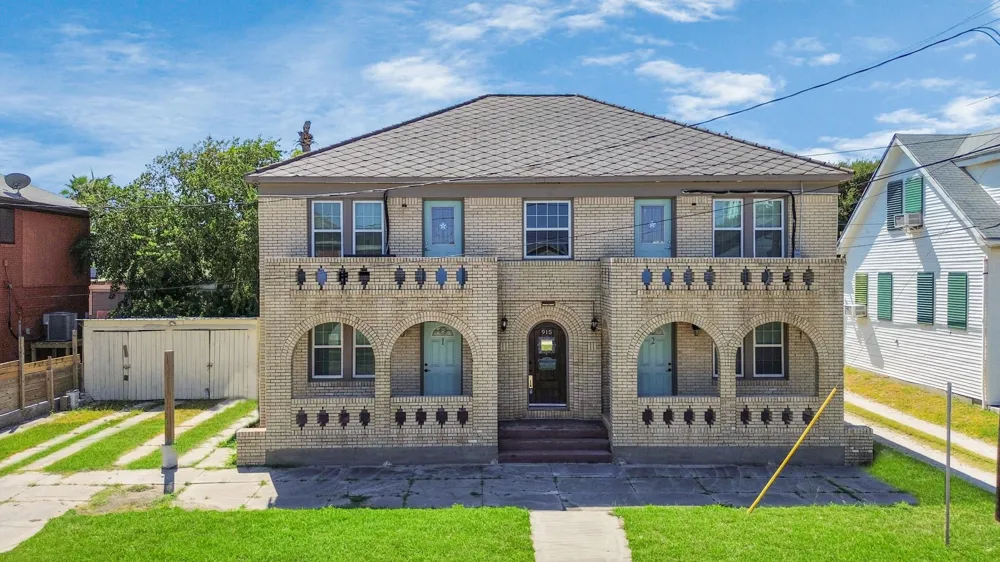 915 8th Street #1 Galveston, TX 77550