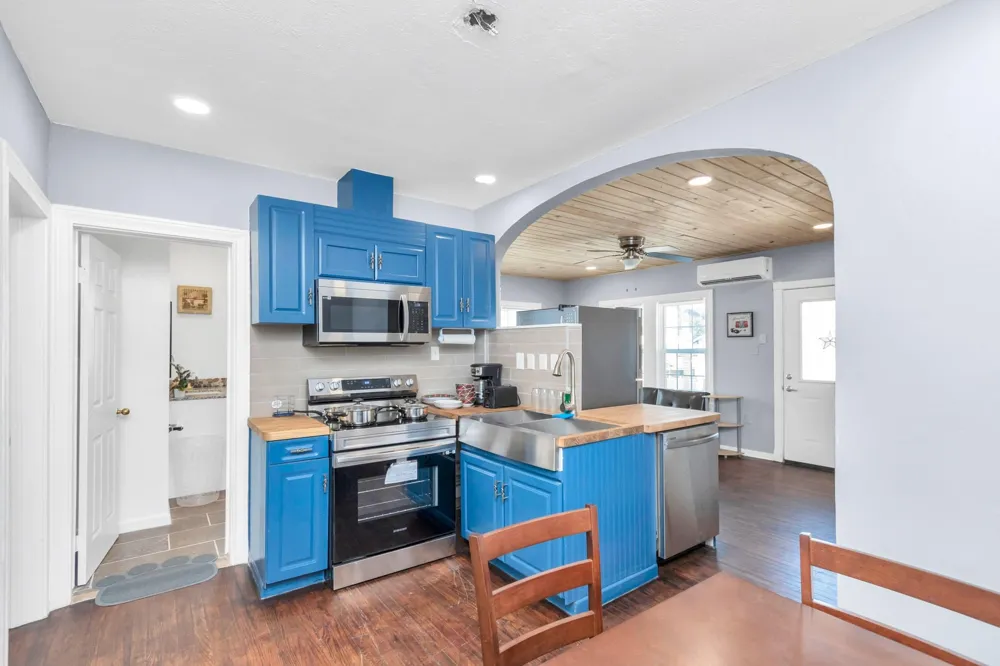 915 8th Street #1 Galveston, TX 77550