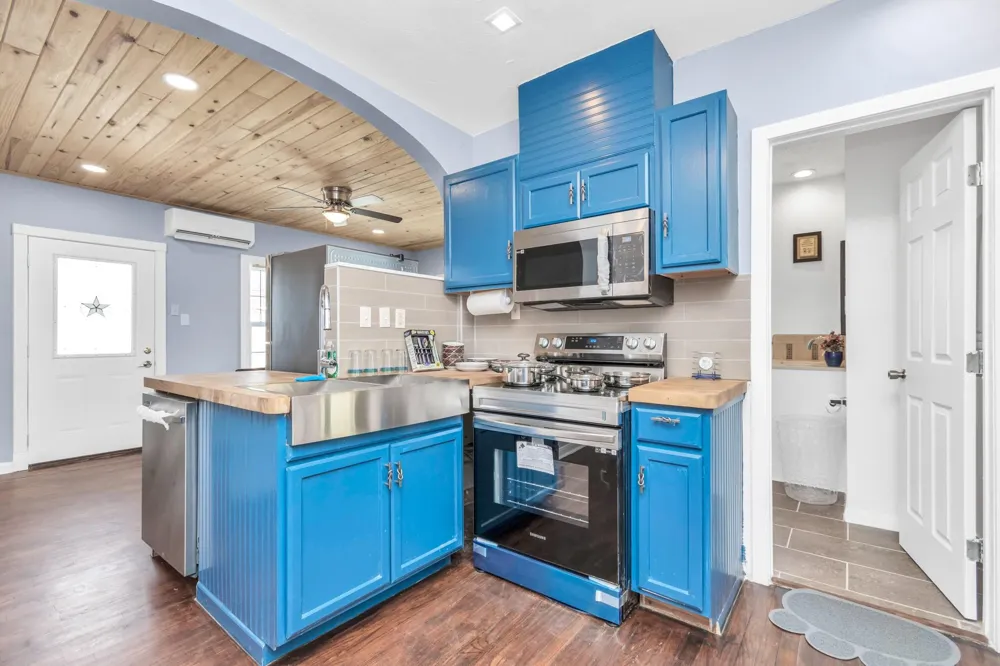915 8th Street #1 Galveston, TX 77550