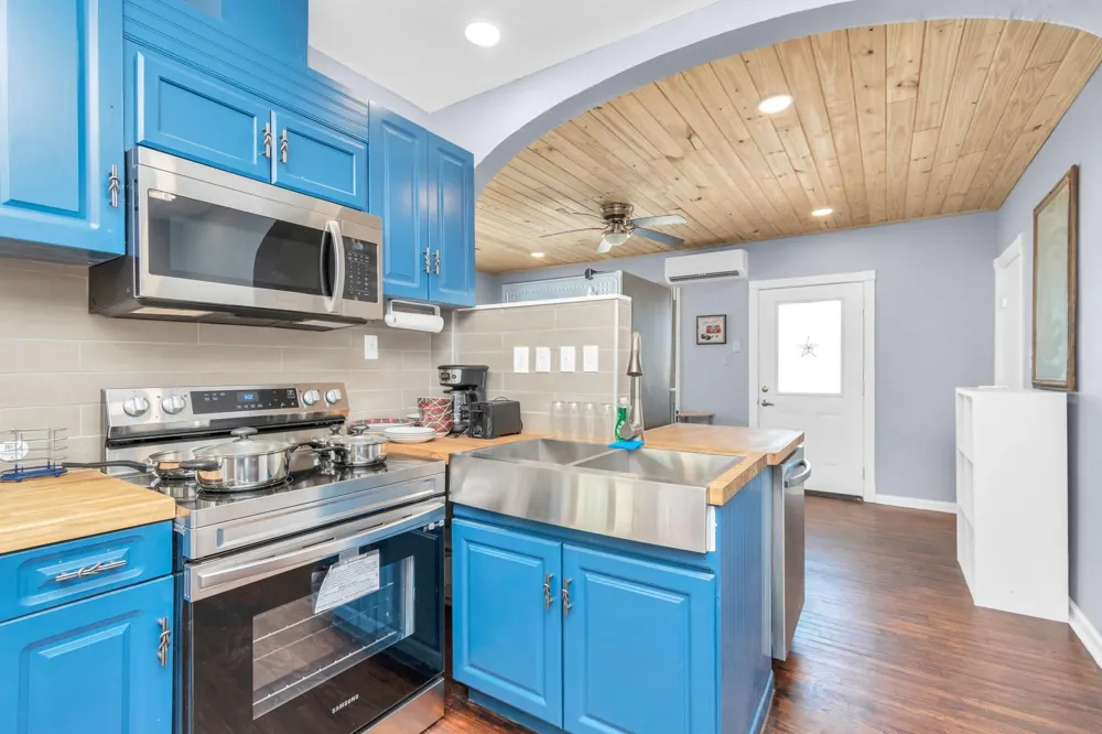 915 8th Street #1 Galveston, TX 77550