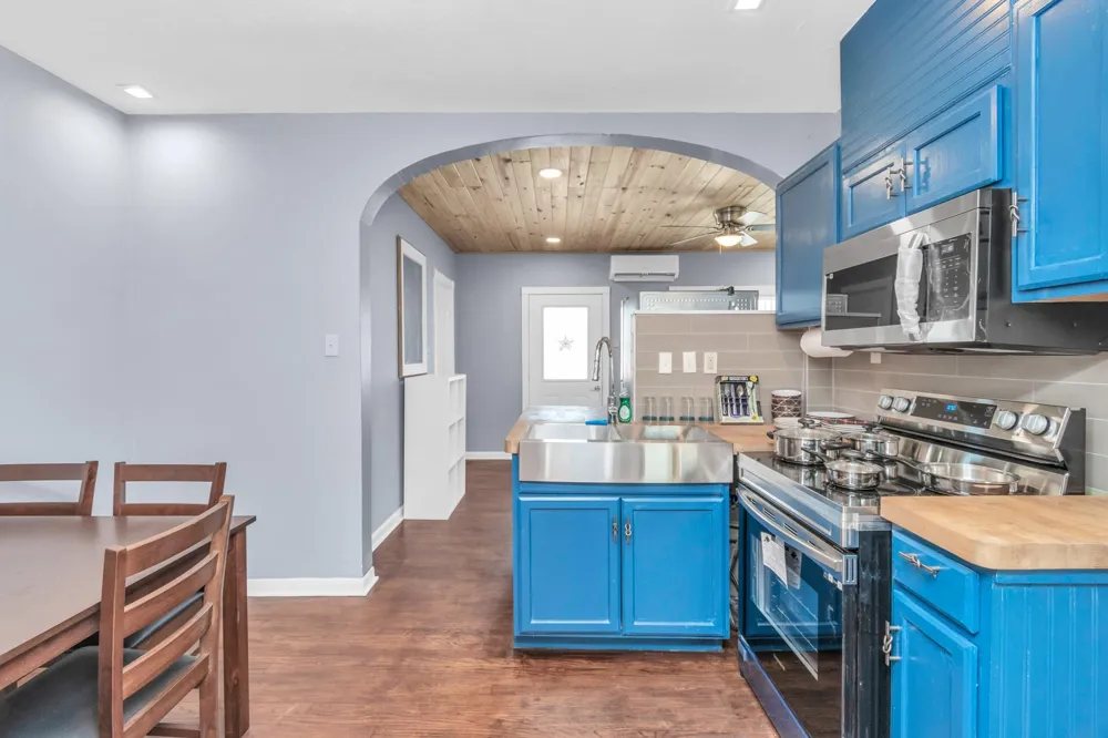 915 8th Street #1 Galveston, TX 77550