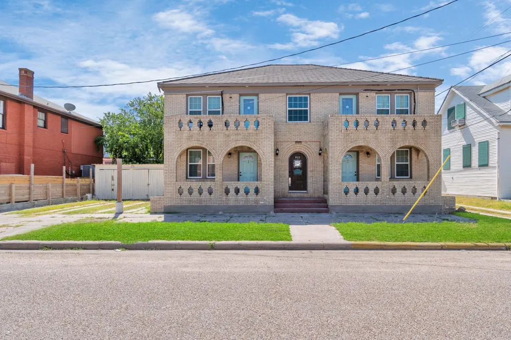 915 8th Street #1 Galveston, TX 77550