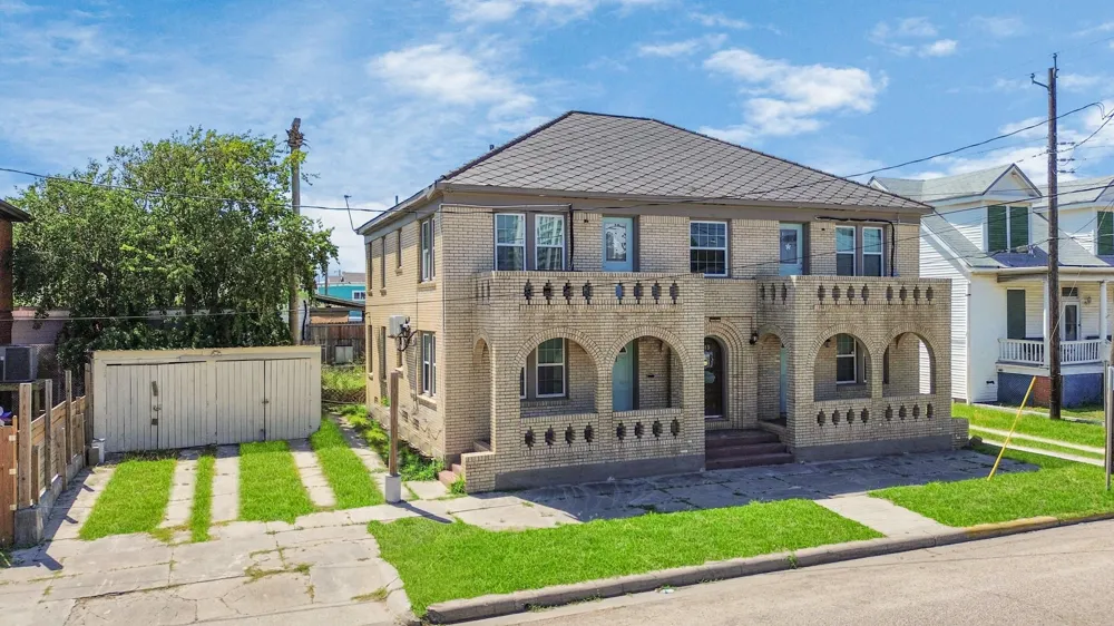915 8th Street #1 Galveston, TX 77550