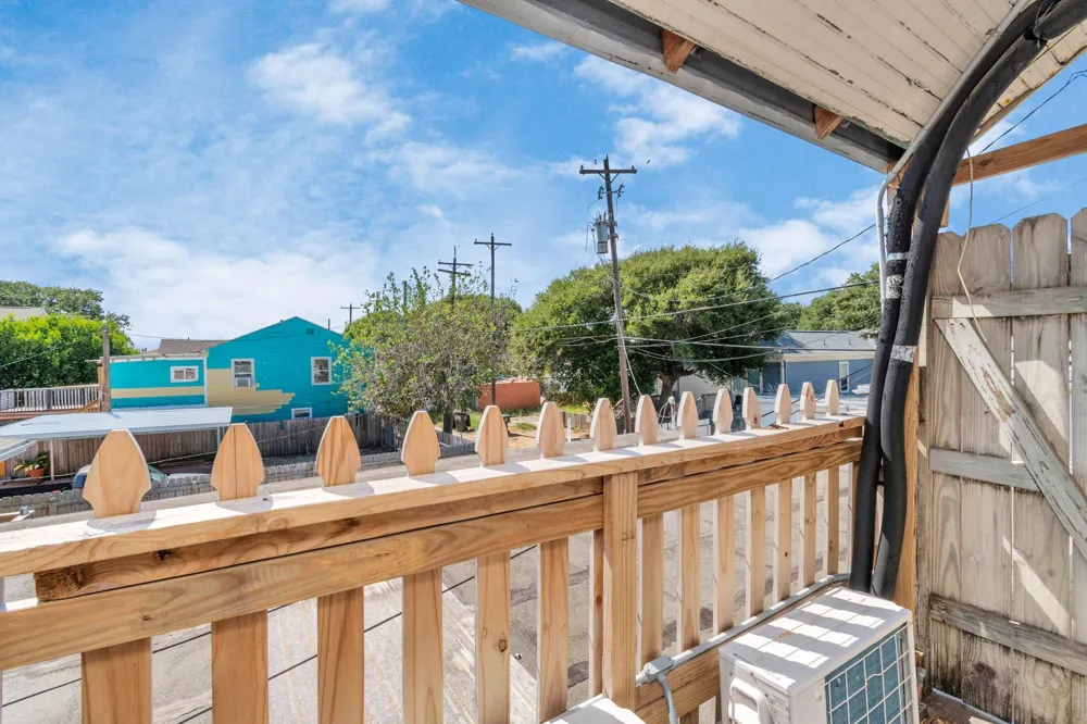915 8th Street #1 Galveston, TX 77550