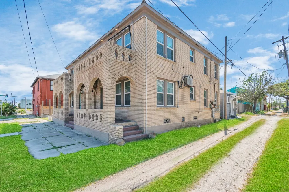 915 8th Street #1 Galveston, TX 77550