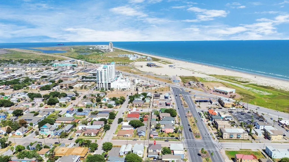 915 8th Street #1 Galveston, TX 77550