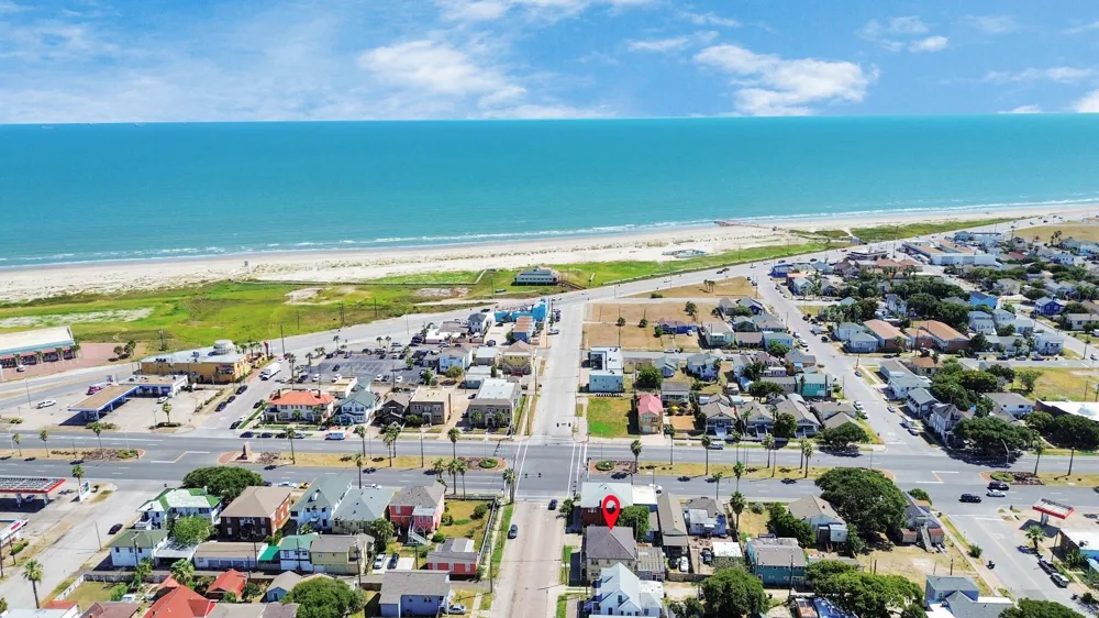 915 8th Street #1 Galveston, TX 77550