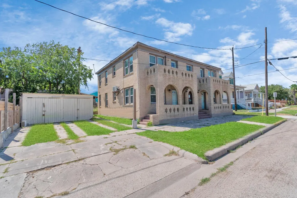 915 8th Street #1 Galveston, TX 77550