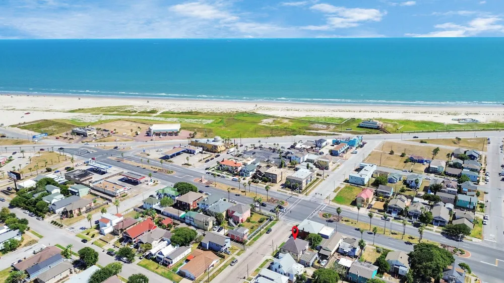 915 8th Street #1 Galveston, TX 77550