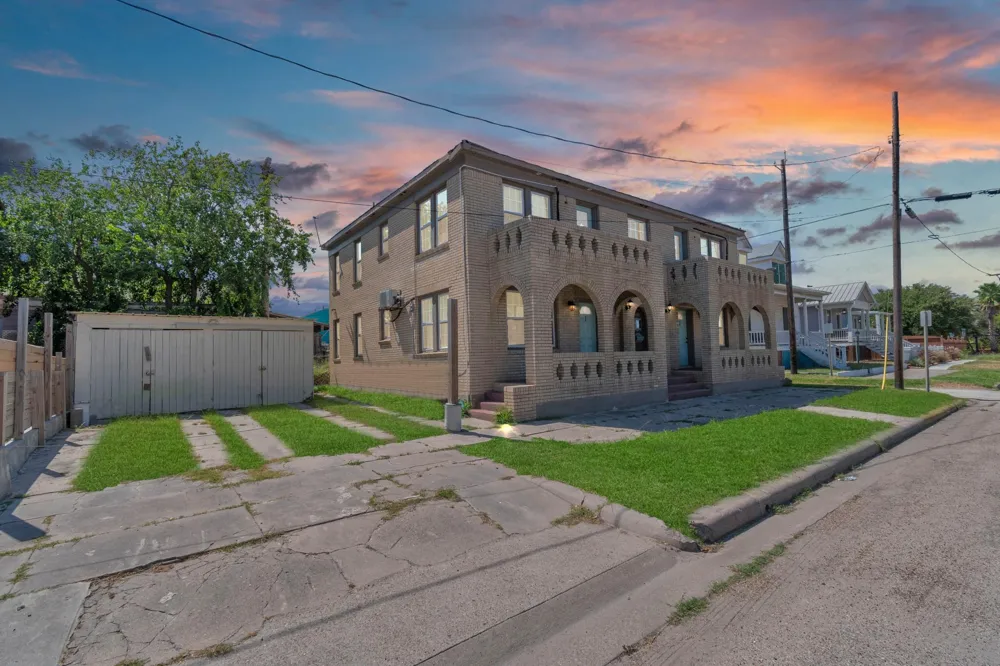 915 8th Street #1 Galveston, TX 77550